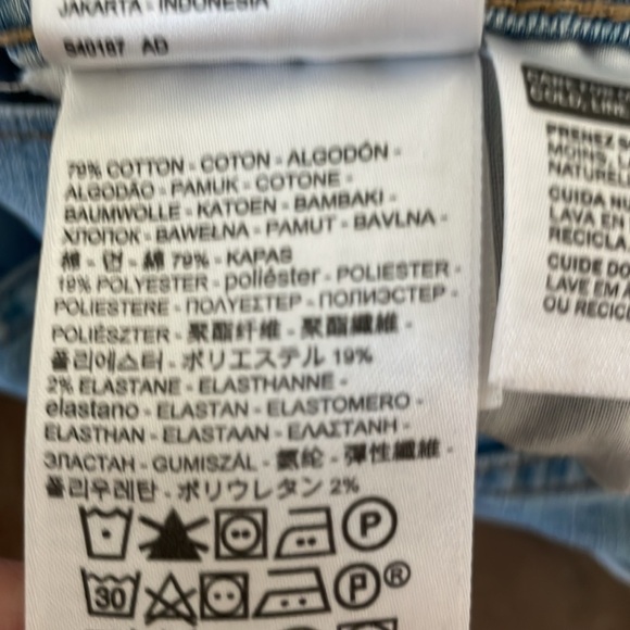 Levi’s Boyfriend Cut Jeans in Light Wash with stretch| 33 - Picture 5 of 8